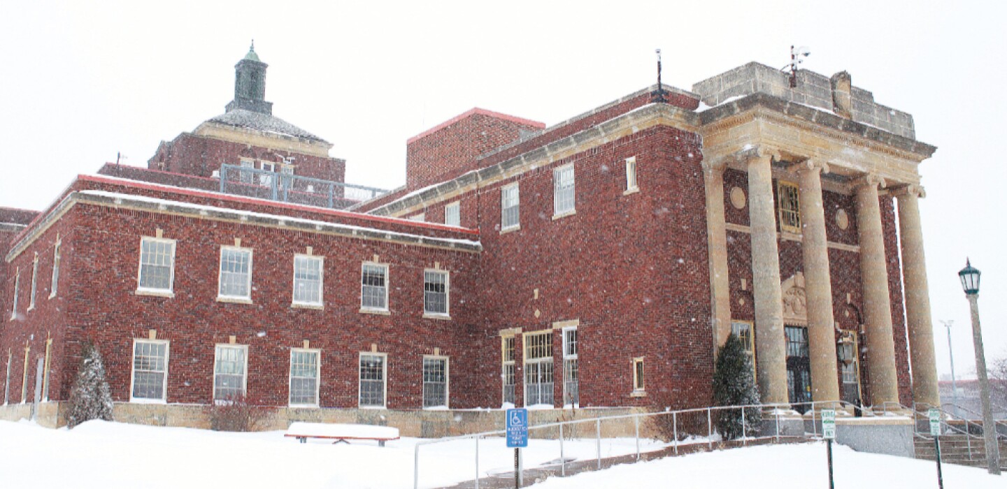 Inmate collapses, dies at Moose Lake prison